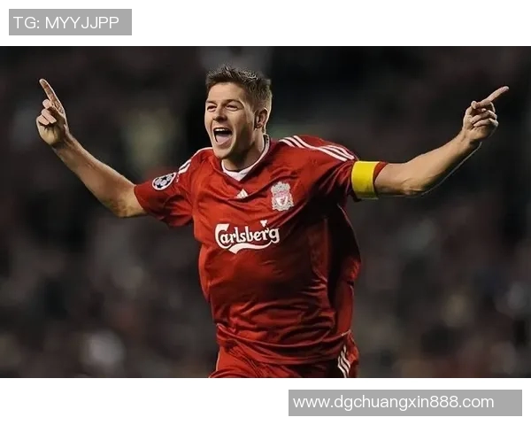 足球明星年鉴全景图集揭秘全球顶级球员的辉煌瞬间与成长历程